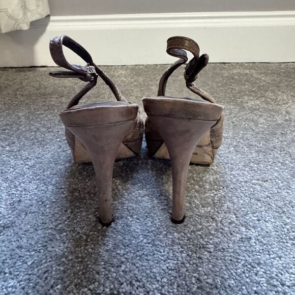 Elegant Quilted Taupe Peep-Toe Slingback Heels with Diamond Stitching Pattern - Picture 3 of 5